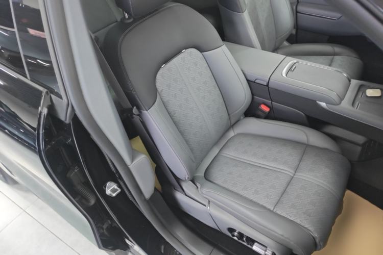 Used Zeekr 7X 2025 100 kWh Long-Range Rear-Wheel Drive with Intelligent Driving Features Right Front Seat