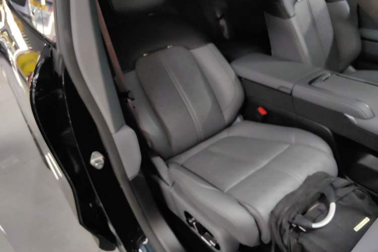 Used Zeekr 7X 2025 75 kWh Rear-Wheel Drive Intelligent Driving Version Right Front Seat