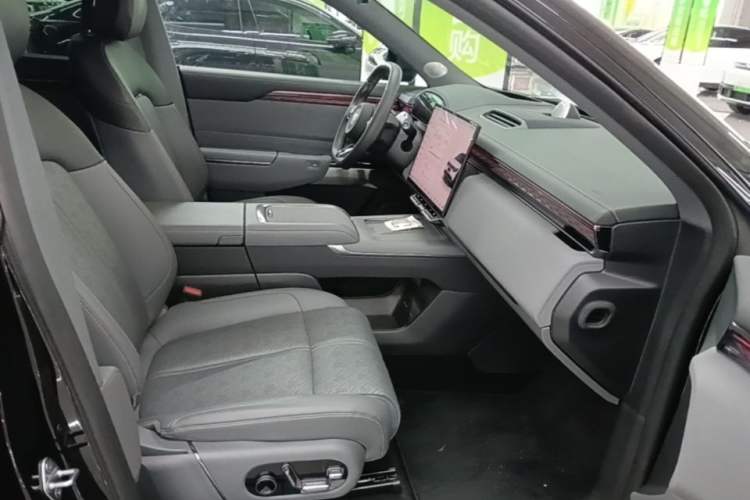 Used Zeekr 7X 2025 100 kWh Long-Range Rear-Wheel Drive with Intelligent Driving Features Right Front Seat