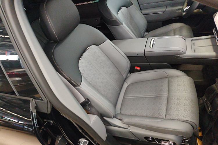 Used Zeekr 7X 2025 100 kWh Long-Range Rear-Wheel Drive with Intelligent Driving Features Right Front Seat