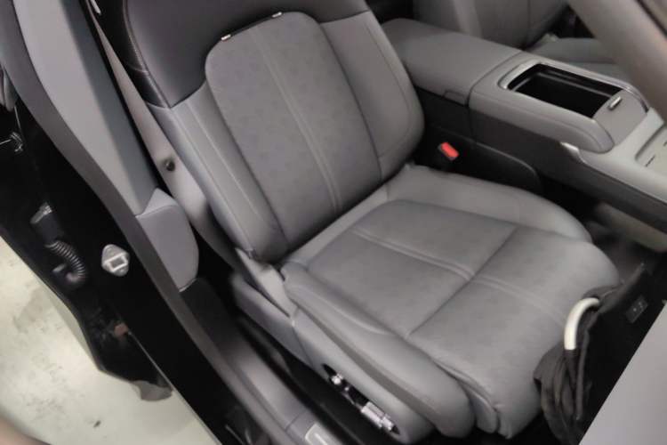 Used Zeekr 7X 2025 75 kWh Rear-Wheel Drive Intelligent Driving Version Right Front Seat