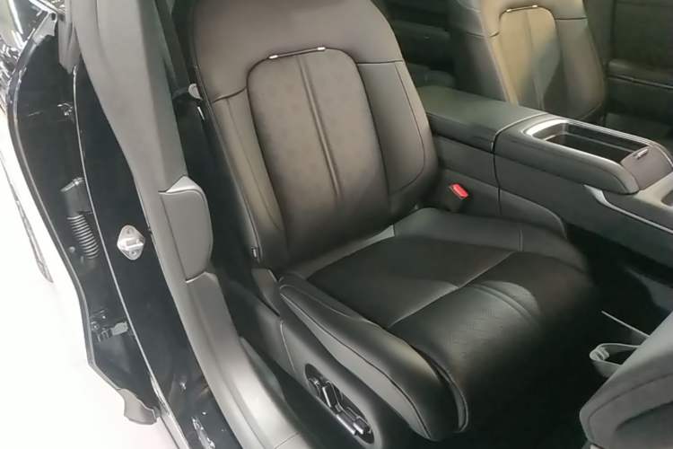 Used Zeekr 7X 2025 100 kWh Long-Range Rear-Wheel Drive with Intelligent Driving Features Right Front Seat