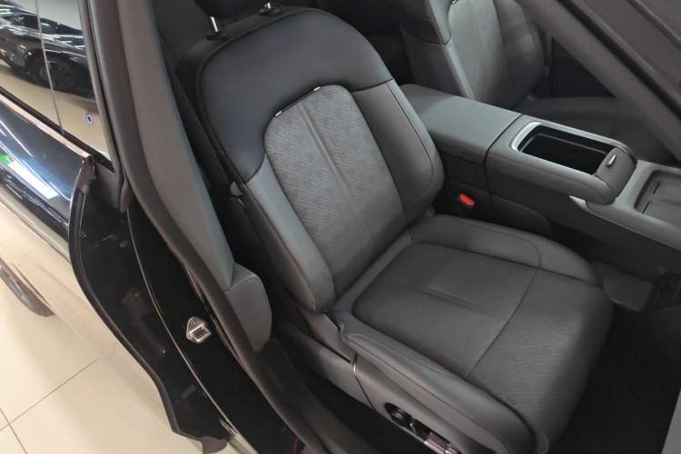 Used Zeekr 7X 2025 75 kWh Rear-Wheel Drive Intelligent Driving Version Right Front Seat