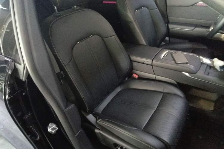 Used Zeekr 7X 2025 100 kWh Long-Range Rear-Wheel Drive with Intelligent Driving Features Right Front Seat