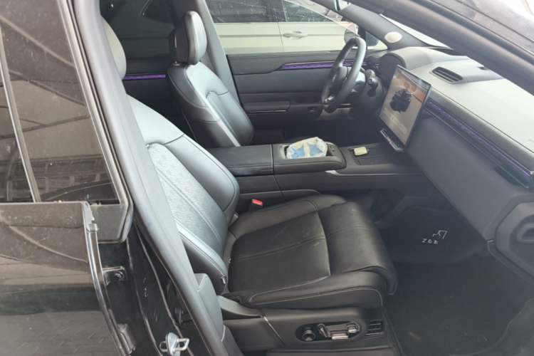 Used Zeekr 7X 2025 100kWh Long-Range All-Wheel Drive Intelligent Driving Version Right Front Seat