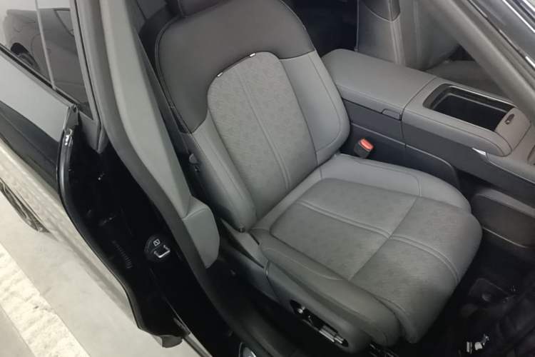 Used Zeekr 7X 2025 75 kWh Rear-Wheel Drive Intelligent Driving Version Right Front Seat