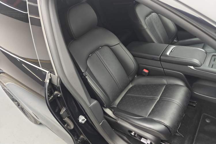 Used Zeekr 7X 2025 100 kWh Long-Range Rear-Wheel Drive with Intelligent Driving Features Right Front Seat