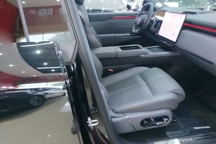 Used Zeekr 7X 2025 75 kWh Rear-Wheel Drive Intelligent Driving Version Right Front Seat