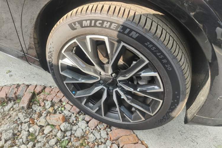 Used Zeekr 7X 2025 100 kWh Long-Range Rear-Wheel Drive with Intelligent Driving Features Right Front Wheel Hub