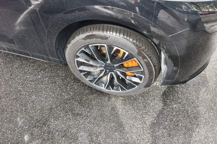 Used Zeekr 7X 2025 100 kWh Long-Range Rear-Wheel Drive with Intelligent Driving Features Right Front Wheel Hub