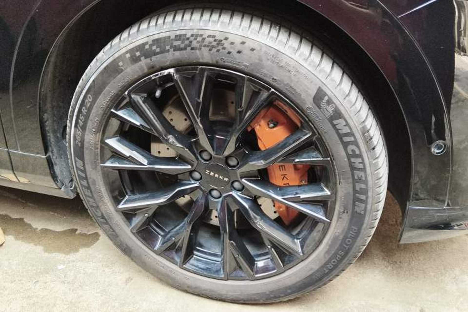 Used Zeekr 7X 2025 100 kWh Long-Range Rear-Wheel Drive with Intelligent Driving Features Right Front Wheel Hub