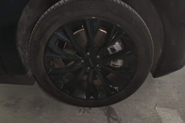 Used Zeekr 7X 2025 75 kWh Rear-Wheel Drive Intelligent Driving Version Right Front Wheel Hub