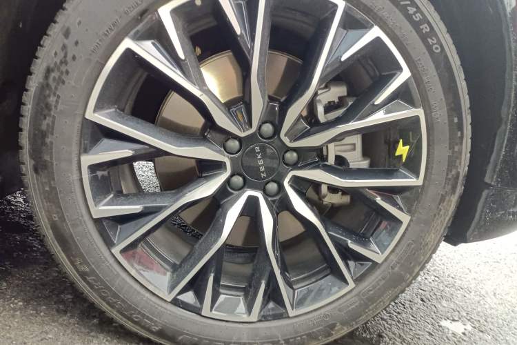 Used Zeekr 7X 2025 75 kWh Rear-Wheel Drive Intelligent Driving Version Right Front Wheel Hub