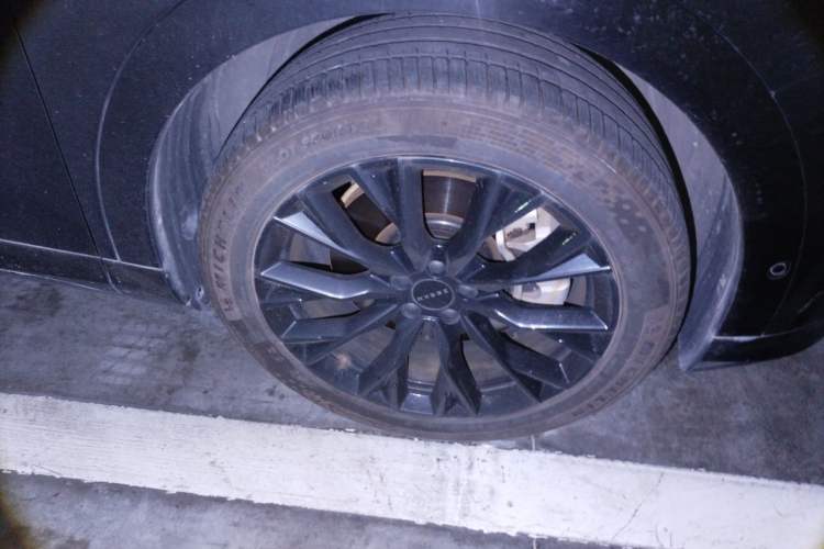 Used Zeekr 7X 2025 75 kWh Rear-Wheel Drive Intelligent Driving Version Right Front Wheel Hub