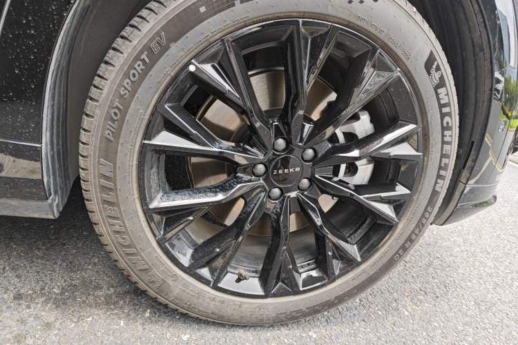 Used Zeekr 7X 2025 75 kWh Rear-Wheel Drive Intelligent Driving Version Right Front Wheel Hub