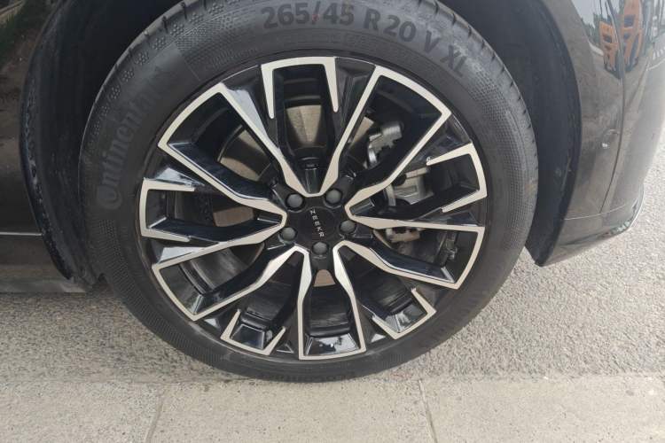 Used Zeekr 7X 2025 100 kWh Long-Range Rear-Wheel Drive with Intelligent Driving Features Right Front Wheel Hub