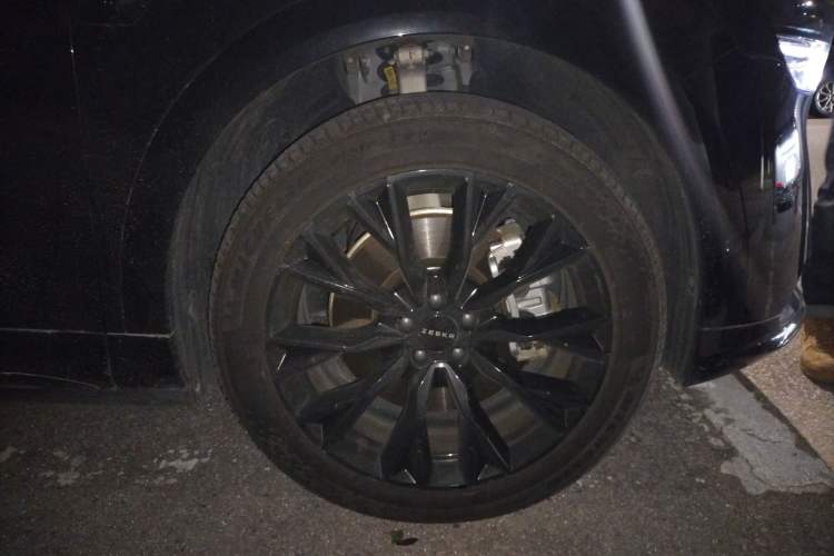 Used Zeekr 7X 2025 75 kWh Rear-Wheel Drive Intelligent Driving Version Right Front Wheel Hub