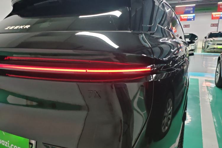 Used Zeekr 7X 2025 100 kWh Long-Range Rear-Wheel Drive with Intelligent Driving Features Right Rear Taillight