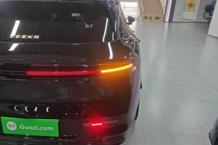 Used Zeekr 7X 2025 100 kWh Long-Range Rear-Wheel Drive with Intelligent Driving Features Right Rear Taillight
