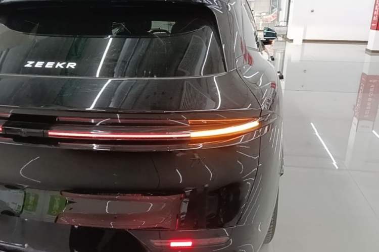 Used Zeekr 7X 2025 100 kWh Long-Range Rear-Wheel Drive with Intelligent Driving Features Right Rear Taillight