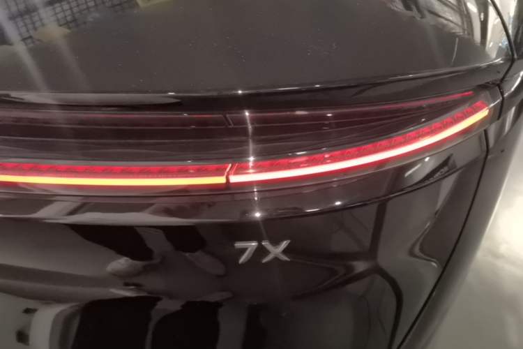 Used Zeekr 7X 2025 100 kWh Long-Range Rear-Wheel Drive with Intelligent Driving Features Right Rear Taillight