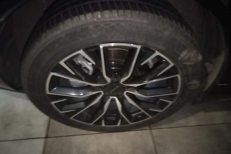 Used Zeekr 7X 2025 100kWh Long-Range All-Wheel Drive Intelligent Driving Version Right Rear Wheel Hub