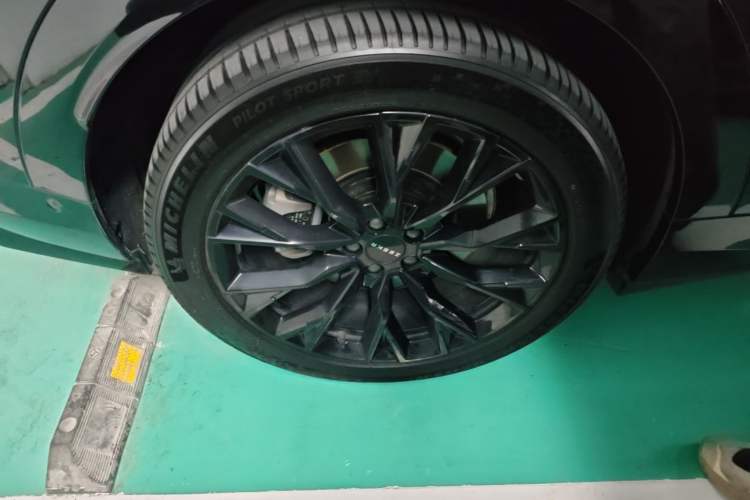 Used Zeekr 7X 2025 100 kWh Long-Range Rear-Wheel Drive with Intelligent Driving Features Right Rear Wheel Hub