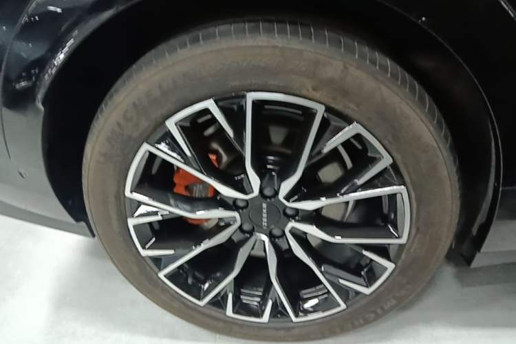 Used Zeekr 7X 2025 75 kWh Rear-Wheel Drive Intelligent Driving Version Right Rear Wheel Hub