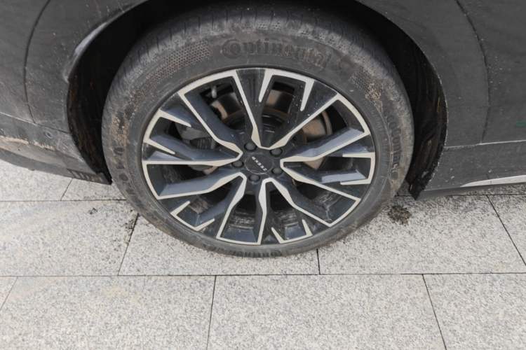 Used Zeekr 7X 2025 75 kWh Rear-Wheel Drive Intelligent Driving Version Right Rear Wheel Hub