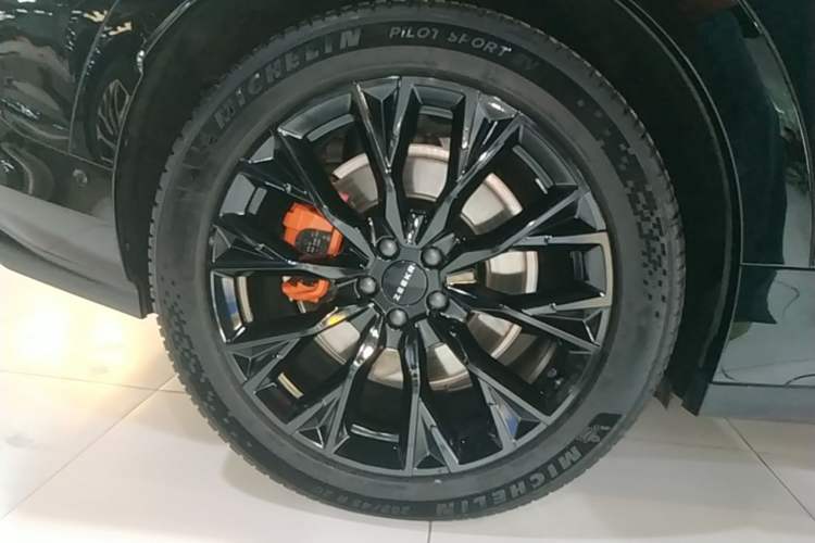 Used Zeekr 7X 2025 100 kWh Long-Range Rear-Wheel Drive with Intelligent Driving Features Right Rear Wheel Hub