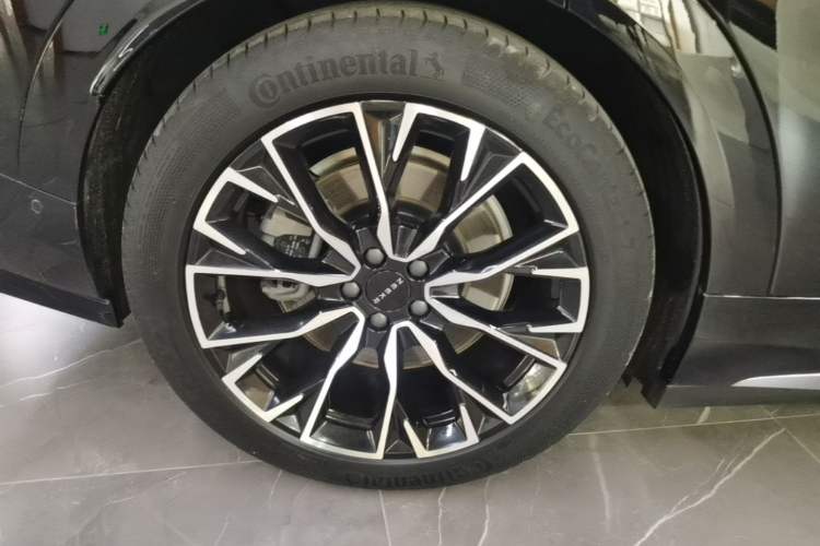 Used Zeekr 7X 2025 100kWh Long-Range All-Wheel Drive Intelligent Driving Version Right Rear Wheel Hub