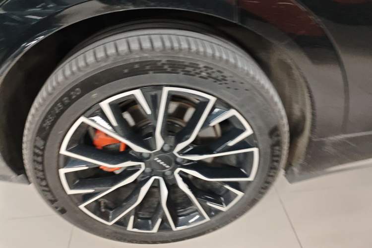 Used Zeekr 7X 2025 75 kWh Rear-Wheel Drive Intelligent Driving Version Right Rear Wheel Hub