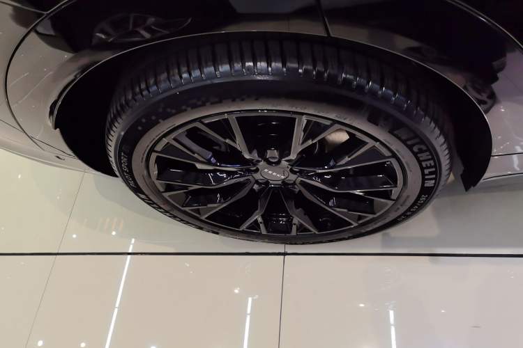 Used Zeekr 7X 2025 100 kWh Long-Range Rear-Wheel Drive with Intelligent Driving Features Right Rear Wheel Hub