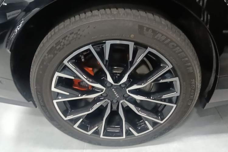 Used Zeekr 7X 2025 75 kWh Rear-Wheel Drive Intelligent Driving Version Right Rear Wheel Hub