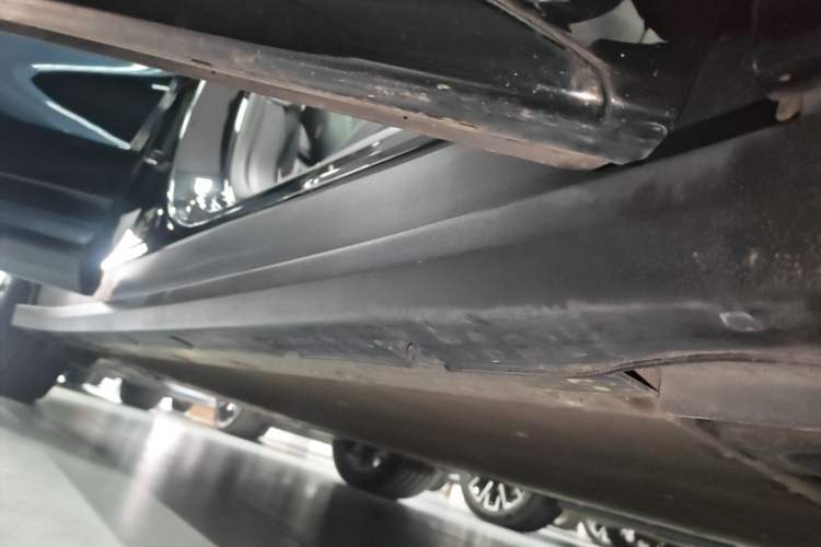 Used Zeekr 7X 2025 100 kWh Long-Range Rear-Wheel Drive with Intelligent Driving Features Right Side Sill