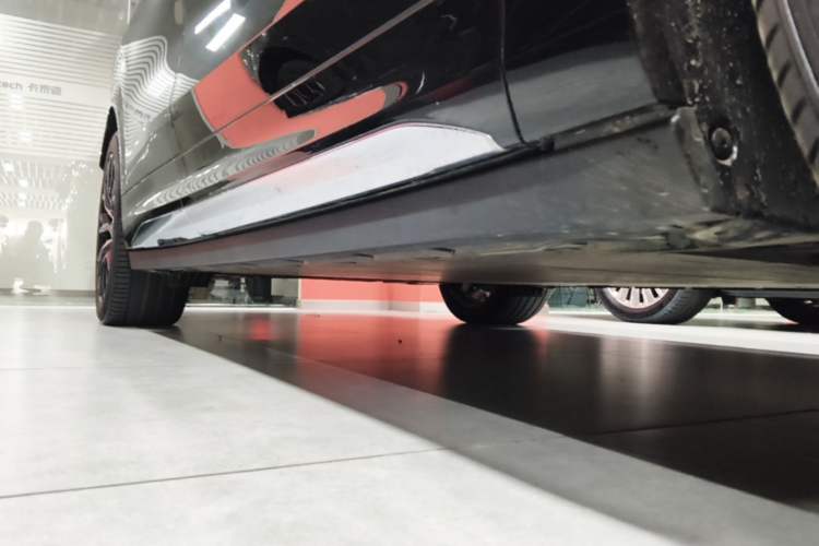 Used Zeekr 7X 2025 75 kWh Rear-Wheel Drive Intelligent Driving Version Right Side Sill