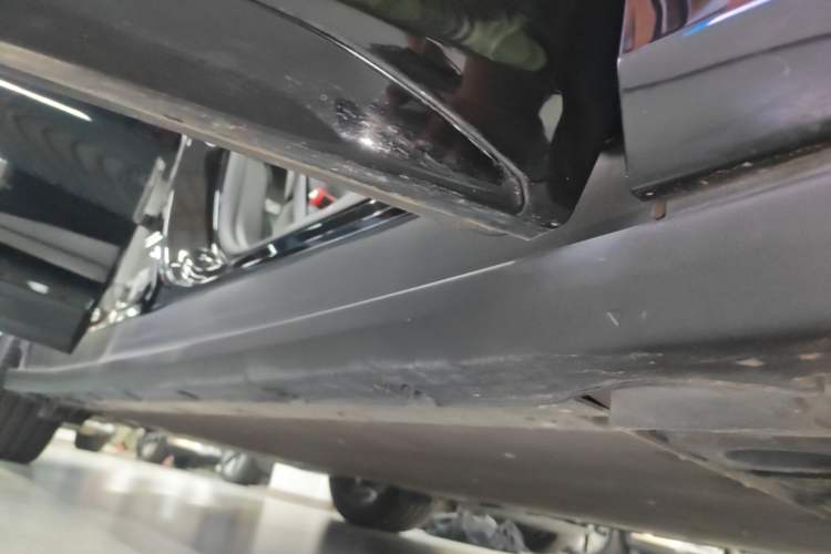 Used Zeekr 7X 2025 100 kWh Long-Range Rear-Wheel Drive with Intelligent Driving Features Right Side Sill