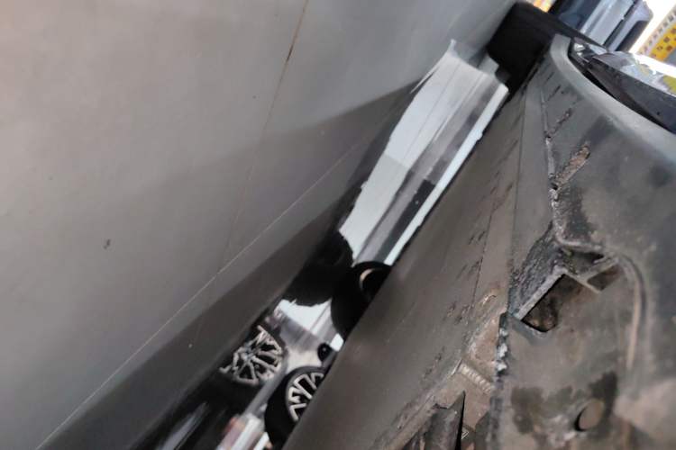 Used Zeekr 7X 2025 75 kWh Rear-Wheel Drive Intelligent Driving Version Right Side Sill