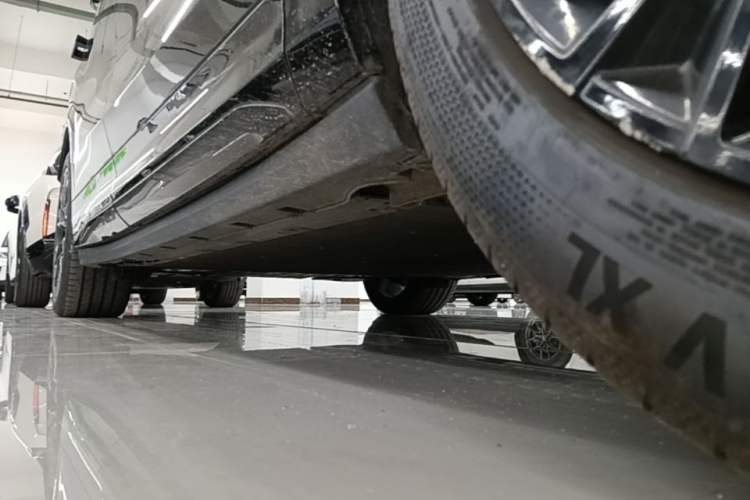 Used Zeekr 7X 2025 100 kWh Long-Range Rear-Wheel Drive with Intelligent Driving Features Right Side Sill