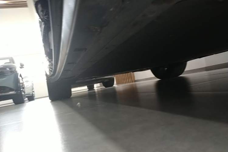 Used Zeekr 7X 2025 100 kWh Long-Range Rear-Wheel Drive with Intelligent Driving Features Right Side Sill