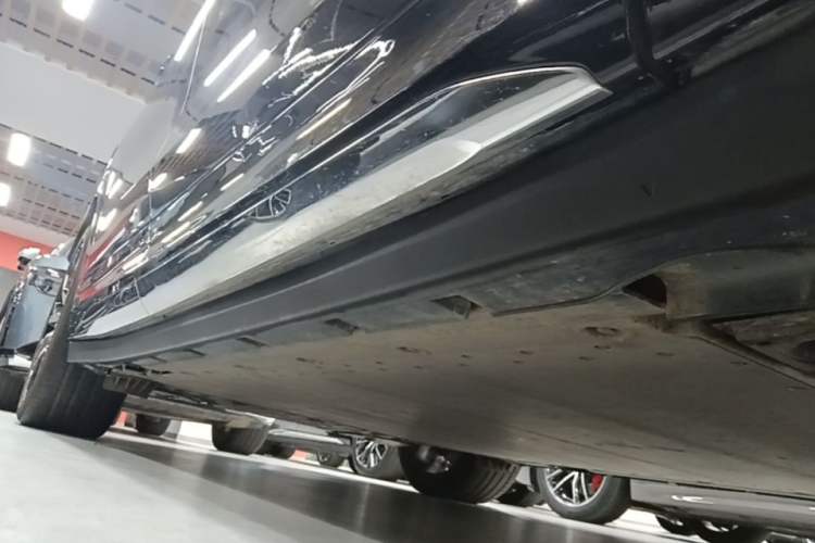 Used Zeekr 7X 2025 75 kWh Rear-Wheel Drive Intelligent Driving Version Right Side Sill