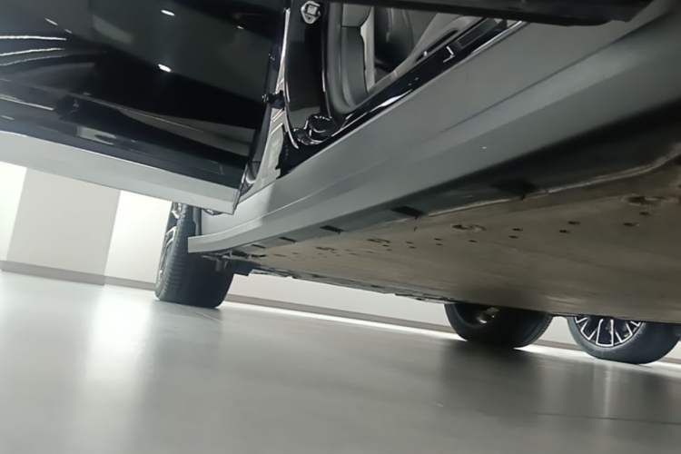 Used Zeekr 7X 2025 75 kWh Rear-Wheel Drive Intelligent Driving Version Right Side Sill
