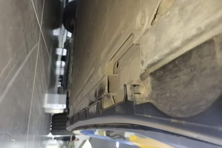 Used Zeekr 7X 2025 100kWh Long-Range All-Wheel Drive Intelligent Driving Version Right Side Sill