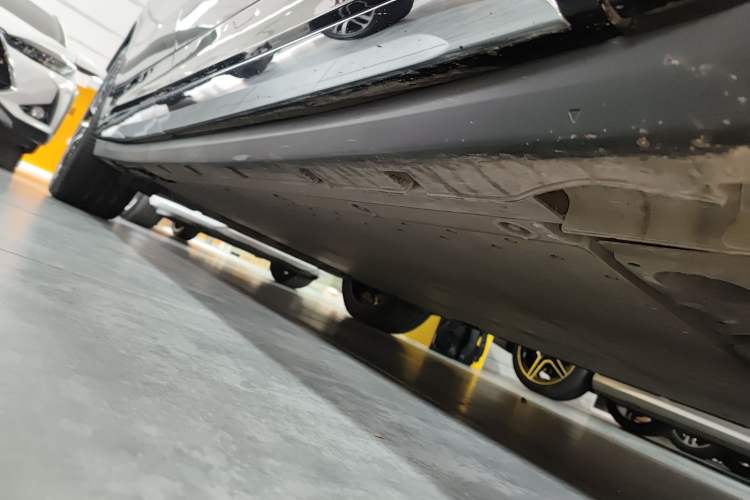 Used Zeekr 7X 2025 75 kWh Rear-Wheel Drive Intelligent Driving Version Right Side Sill