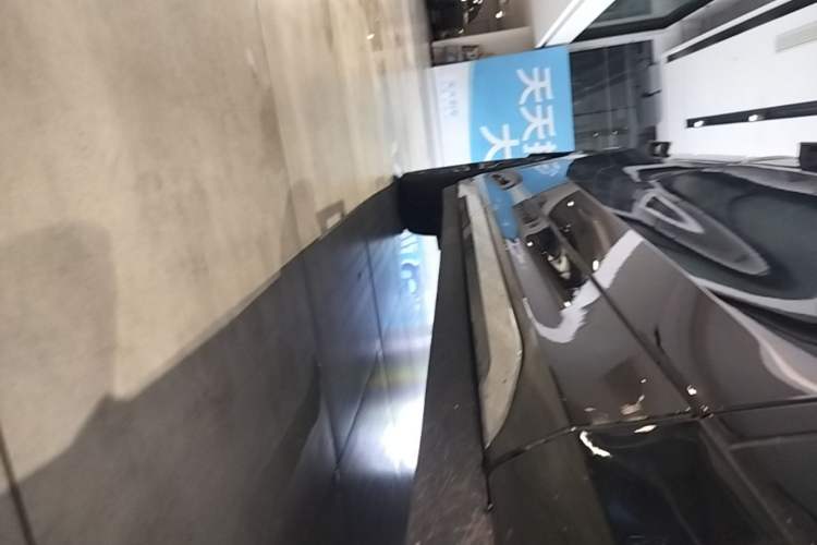 Used Zeekr 7X 2025 100kWh Long-Range All-Wheel Drive Intelligent Driving Version Right Side Sill