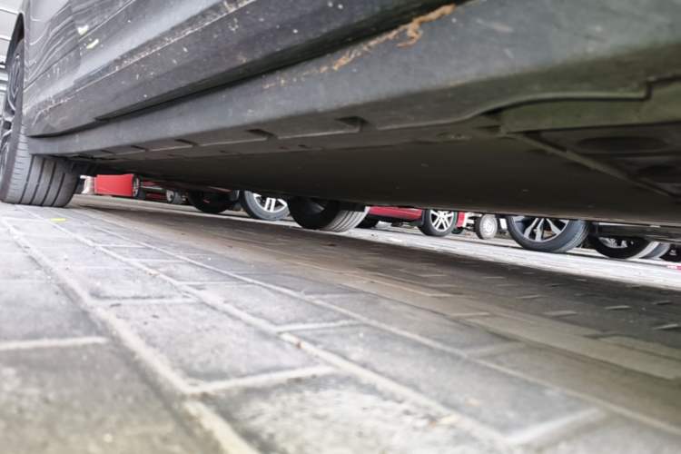 Used Zeekr 7X 2025 100kWh Long-Range All-Wheel Drive Intelligent Driving Version Right Side Sill