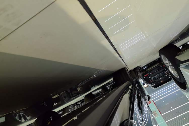 Used Zeekr 7X 2025 100 kWh Long-Range Rear-Wheel Drive with Intelligent Driving Features Right Side Sill