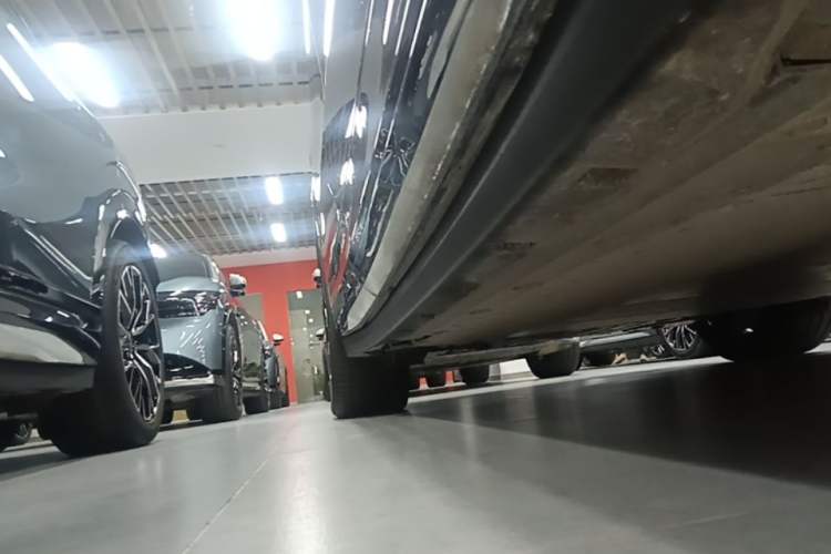 Used Zeekr 7X 2025 75 kWh Rear-Wheel Drive Intelligent Driving Version Right Side Sill