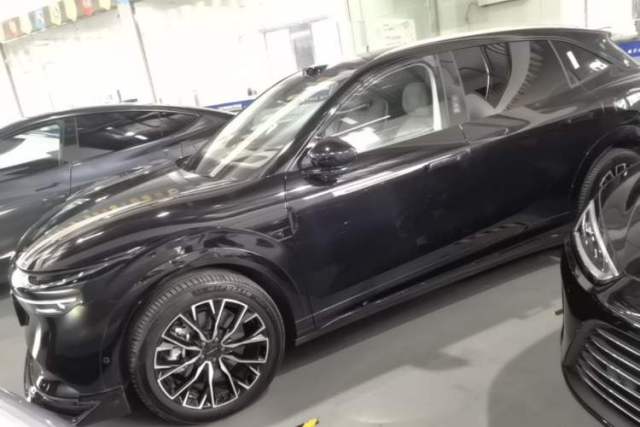 Used Zeekr 7X 2025 100 kWh Long-Range Rear-Wheel Drive with Intelligent Driving Features