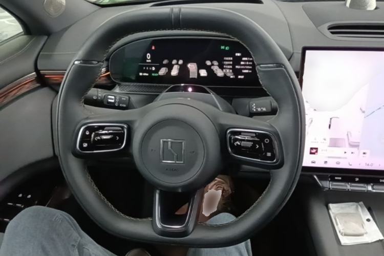 Used Zeekr 7X 2025 100 kWh Long-Range Rear-Wheel Drive with Intelligent Driving Features Steering Wheel